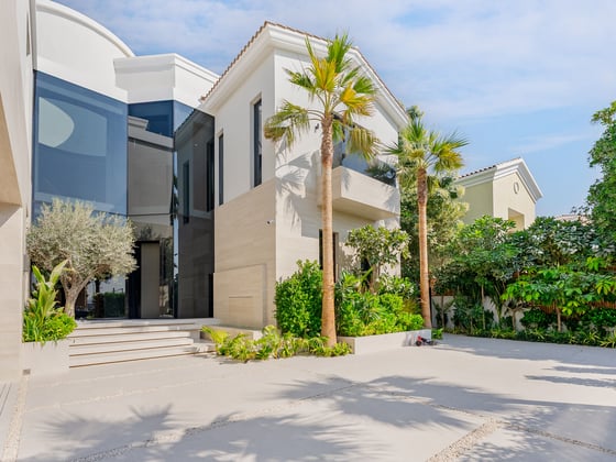 Refined Golf Course Villa with Stunning Amenities, picture 1