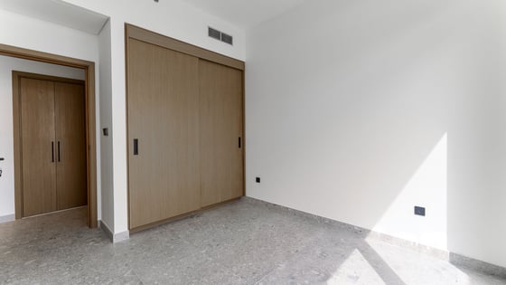 Corner apartment in Dubai Hills with golf and burj view, picture 6