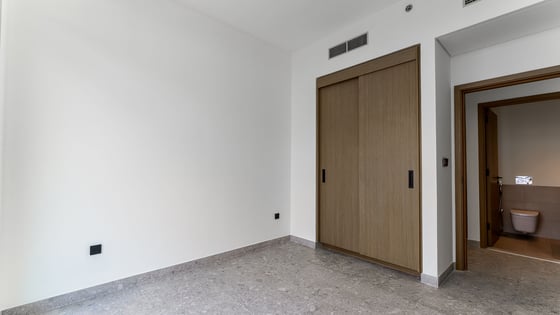 Corner apartment in Dubai Hills with golf and burj view, picture 9