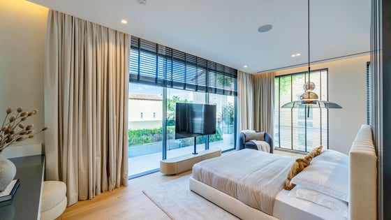 Refined Villa in Jumeirah Golf Estates, picture 12
