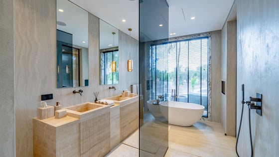 Refined Villa in Jumeirah Golf Estates, picture 20