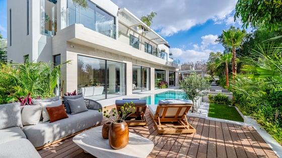 Refined Villa in Jumeirah Golf Estates, picture 1