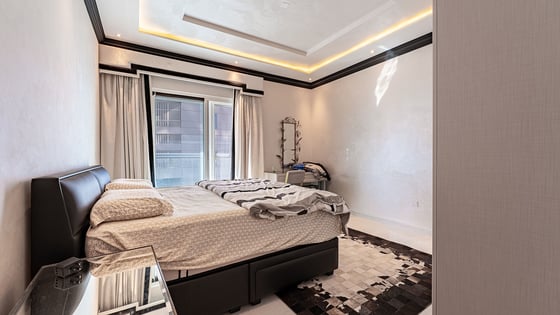 Luxurious apartment in Dubai Marina with a huge layout, picture 13