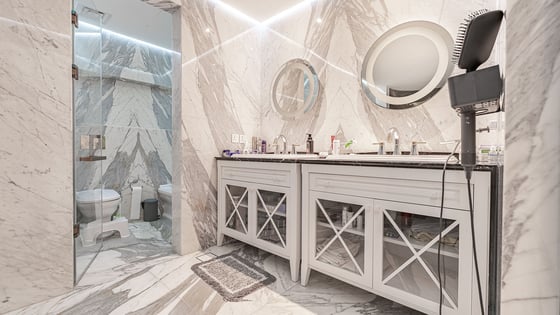 Luxurious apartment in Dubai Marina with a huge layout, picture 17