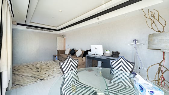 Luxurious apartment in Dubai Marina with a huge layout, picture 7