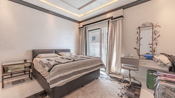 Luxurious apartment in Dubai Marina with a huge layout, picture 12