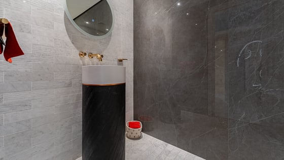 Luxurious apartment in Dubai Marina with a huge layout, picture 19