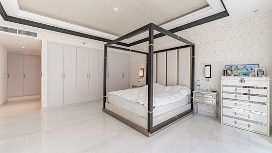 Luxurious apartment in Dubai Marina with a huge layout, picture 11