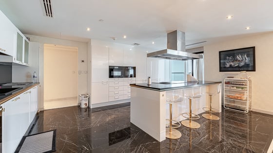 Luxurious apartment in Dubai Marina with a huge layout, picture 8