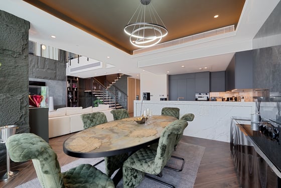 Luxurious 2BR Unit | High Floor | Skyline View, picture 8