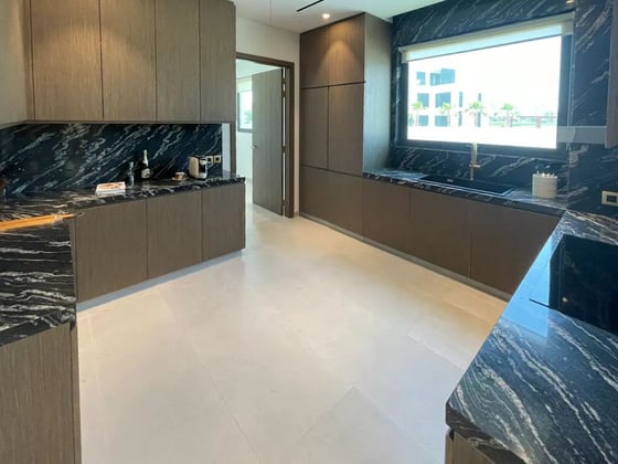 Luxurious DAMAC Hills Villa with Golf Views, picture 12