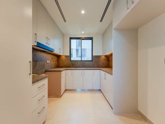 Landscaped |  Modern  Luxury  | Single Row, picture 5