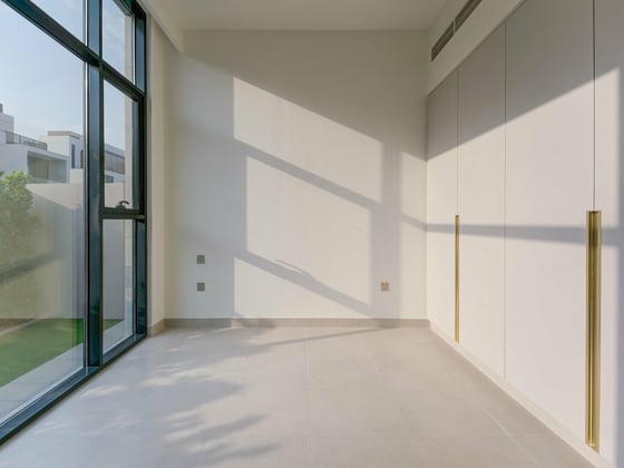 Landscaped |  Modern  Luxury  | Single Row, picture 9