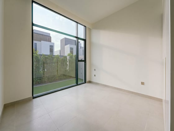 Landscaped |  Modern  Luxury  | Single Row, picture 8