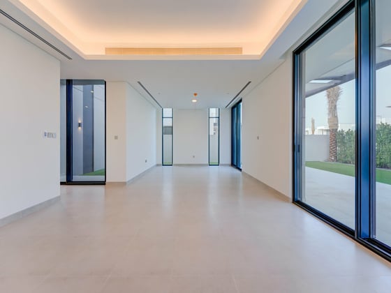 Landscaped |  Modern  Luxury  | Single Row, picture 2