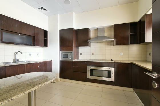 Spacious |  Mid Floor | Available Now..., picture 5