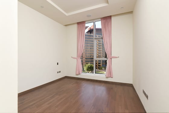 Spacious |  Mid Floor | Available Now..., picture 12