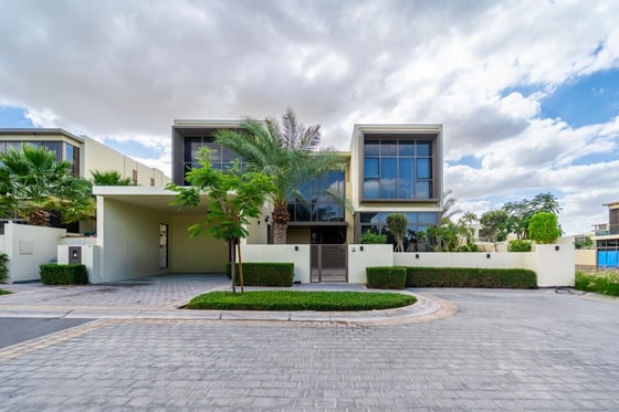 Elegant 5-Bedroom Standalone Villa with Generous Living Spac, picture 1