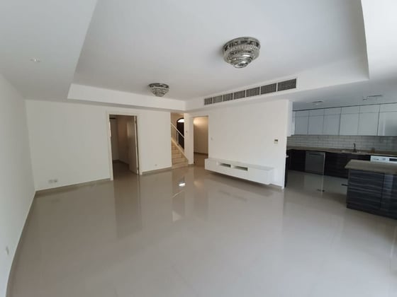 Exclusive | Upgraded | Ready to Move...., picture 1