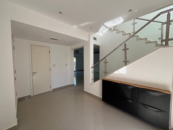 Exclusive | Upgraded | Ready to Move...., picture 4