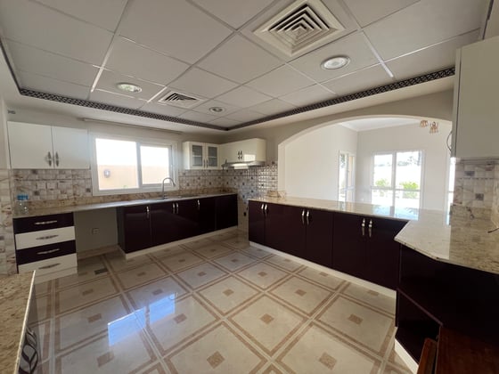 Private Pool | Landscaped | Ready to Move Now, picture 4