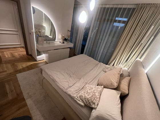 Vacant On Transfer | Furnished | Fully Upgraded, picture 10