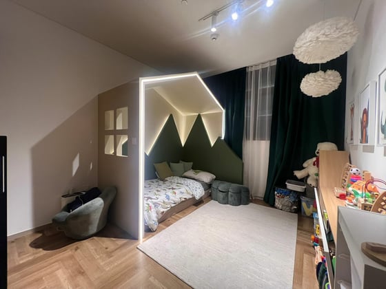 Vacant On Transfer | Furnished | Fully Upgraded, picture 16