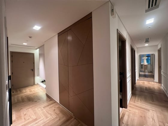 Vacant On Transfer | Furnished | Fully Upgraded, picture 7
