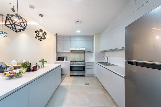 Vacant on Transfer | High Floor | Renovate, picture 3