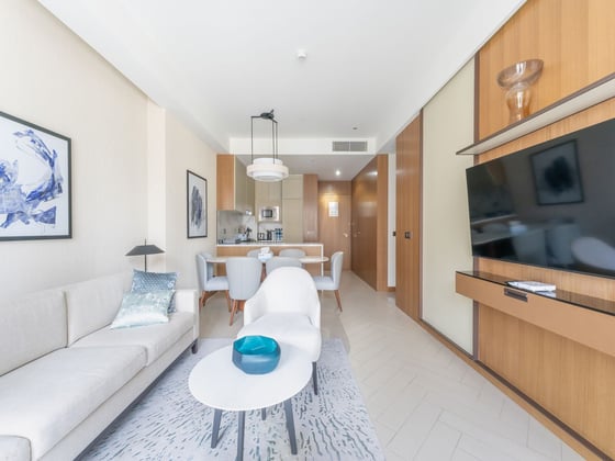 Fully Furnished | Mid Floor | Prime Location, picture 2