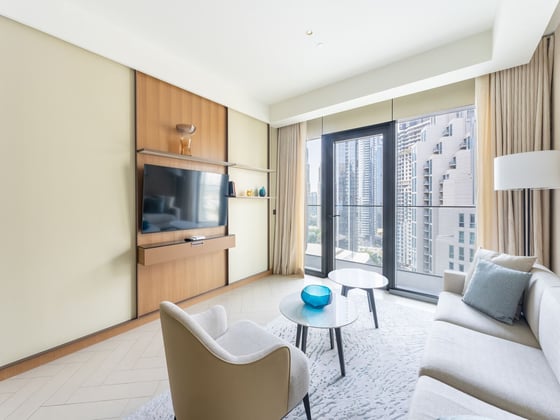 Fully Furnished | Mid Floor | Prime Location, picture 3