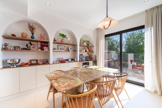 Video tour for Privacy| Exceptional Upgrade | Vacant on Transfer
