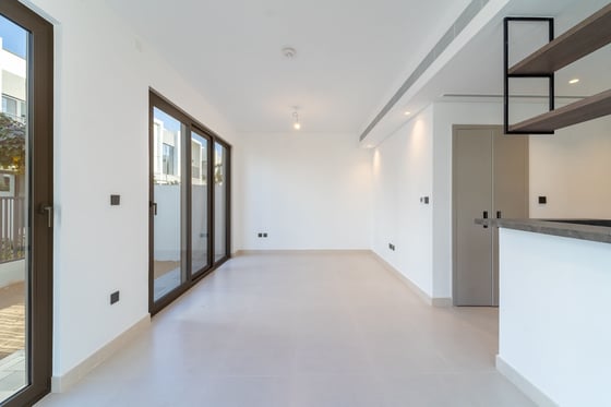 View Today | Vacant | Near Pool and Park, picture 5