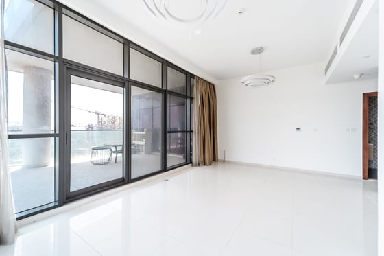 Spacious | Golf View | Corner Unit | Vacant, picture 3