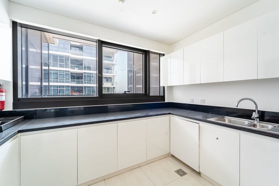 Spacious | Golf View | Corner Unit | Vacant, picture 6