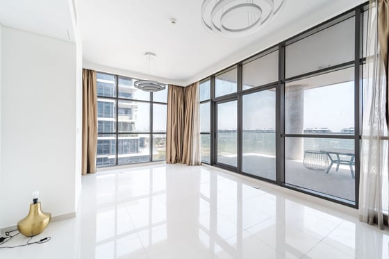 Spacious | Golf View | Corner Unit | Vacant, picture 1