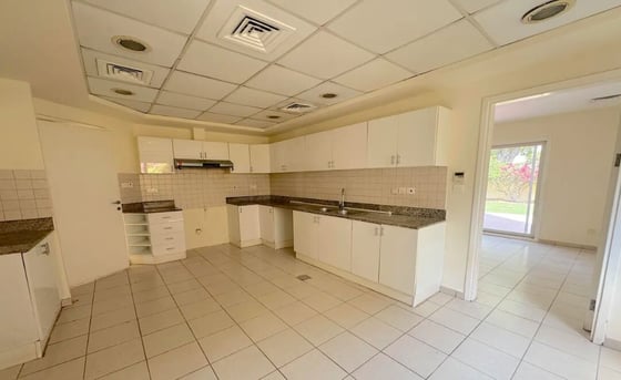 Spacious | Landscaped View | Ready to Move, picture 6