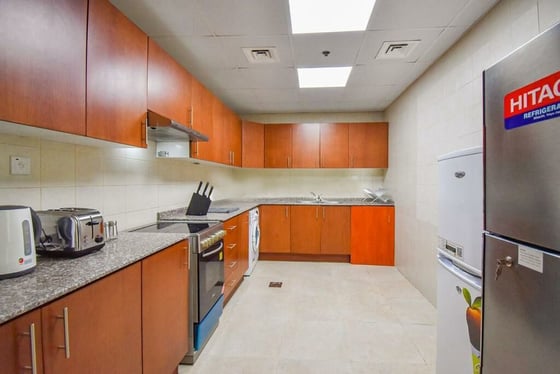 Spacious | Bright | Storage Room | Chiller Free, picture 4