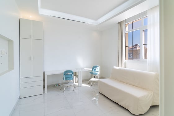 Fully Upgraded | Park Backing | Vacant now, picture 9