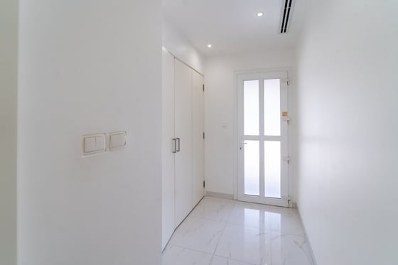 Fully Upgraded | Park Backing | Vacant now, picture 16