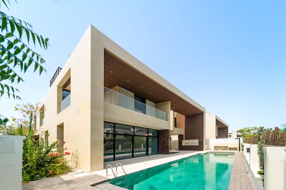 Luxury Villa | Massive Plot | Exquisite Finishing, picture 1