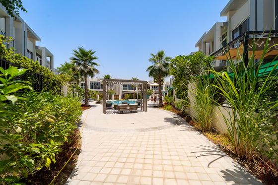Private Pool | Single Row | Corner Plot., picture 18