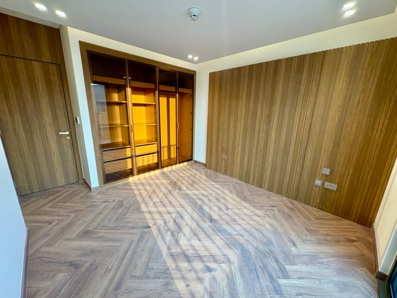 Vacant  |  Modern  Design  |  Single Row, picture 9