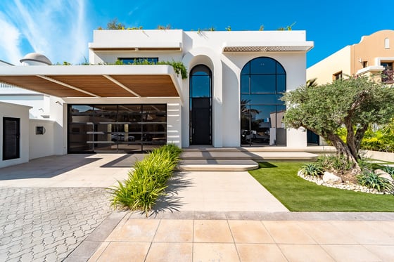 Video tour for Elegant Living | Full Atlantis View | Brand New