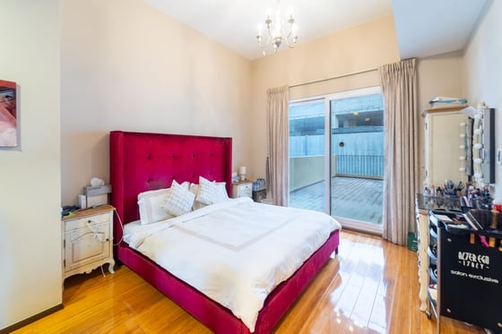 Upgraded Corner Townhouse with Rooftop Terrace, picture 7