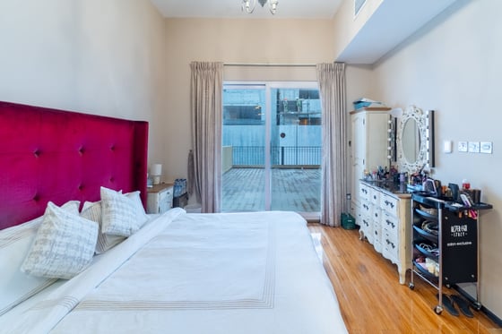 Upgraded Corner Townhouse with Rooftop Terrace, picture 8