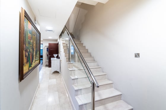 Upgraded Corner Townhouse with Rooftop Terrace, picture 6