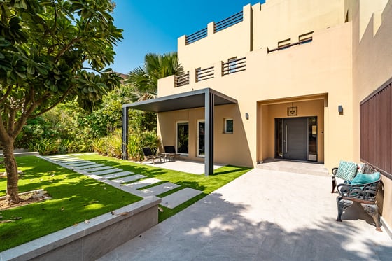 Fully Upgraded | Interior Designed | Triple Storey, picture 1