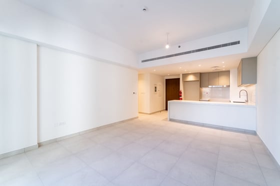 Vacant Unit with Burj Al Arab and Pool Views, picture 3