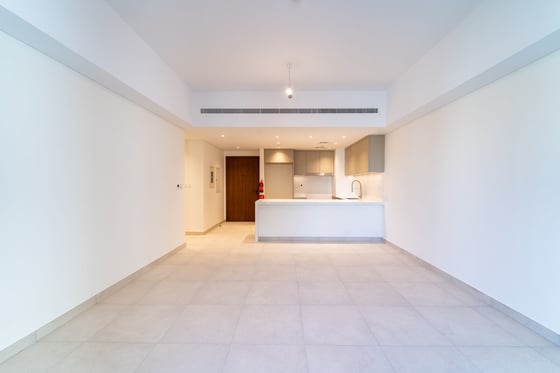 Vacant Unit with Burj Al Arab and Pool Views, picture 2